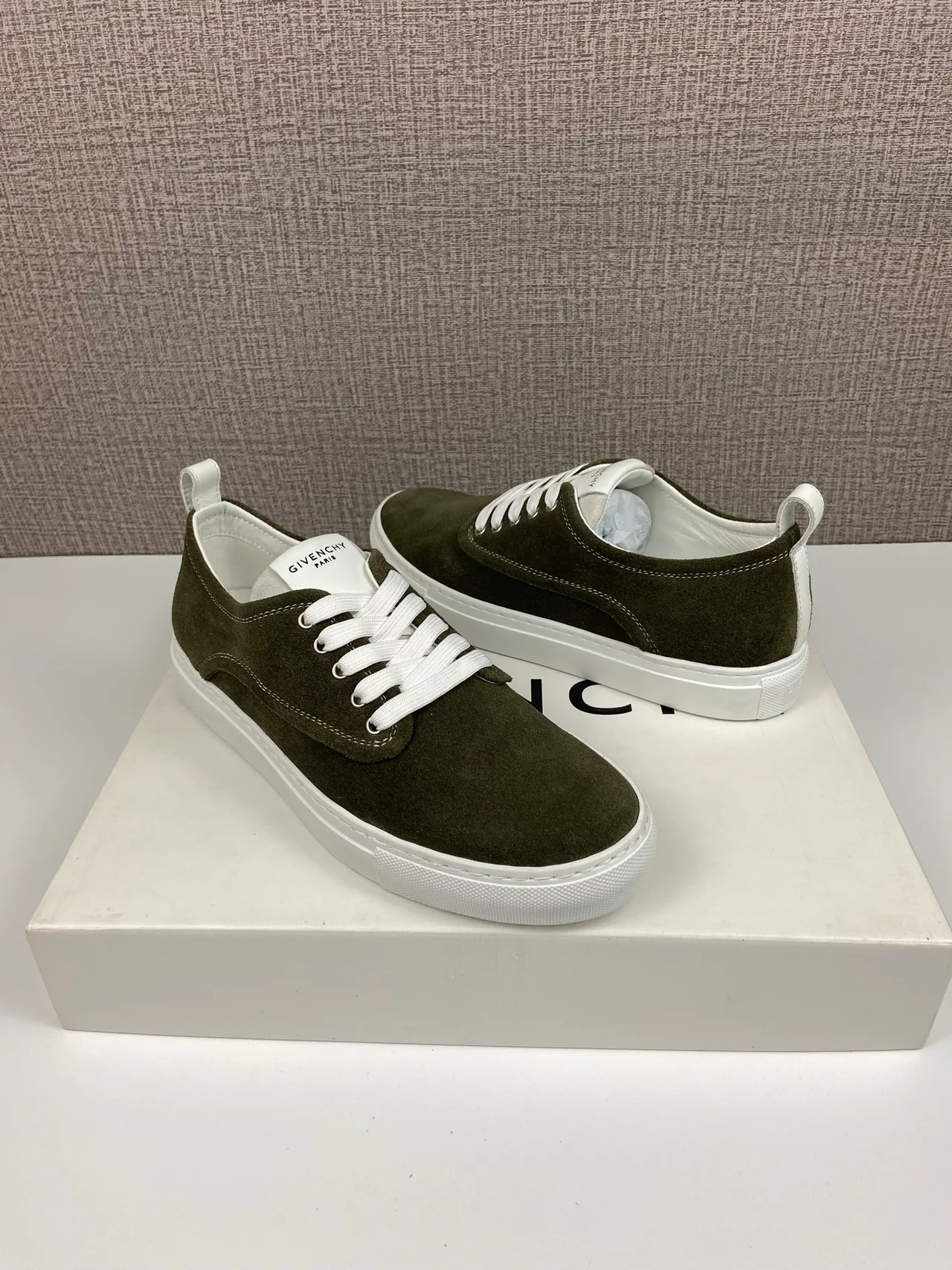 Givenchy Cowhide New City Sneakers in Green · view 5