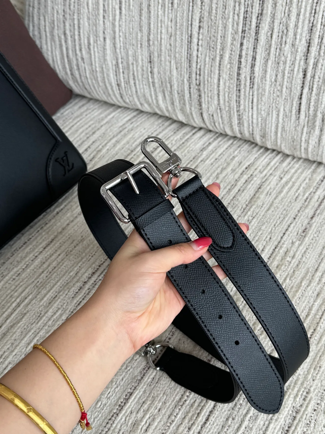 Louis Vuitton Cowhide Smooth Handbag in Black · view 8