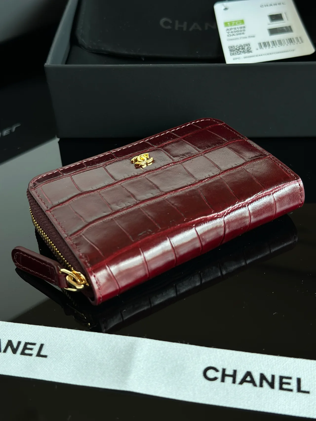 Chanel Wallet in Burgundy · view 1