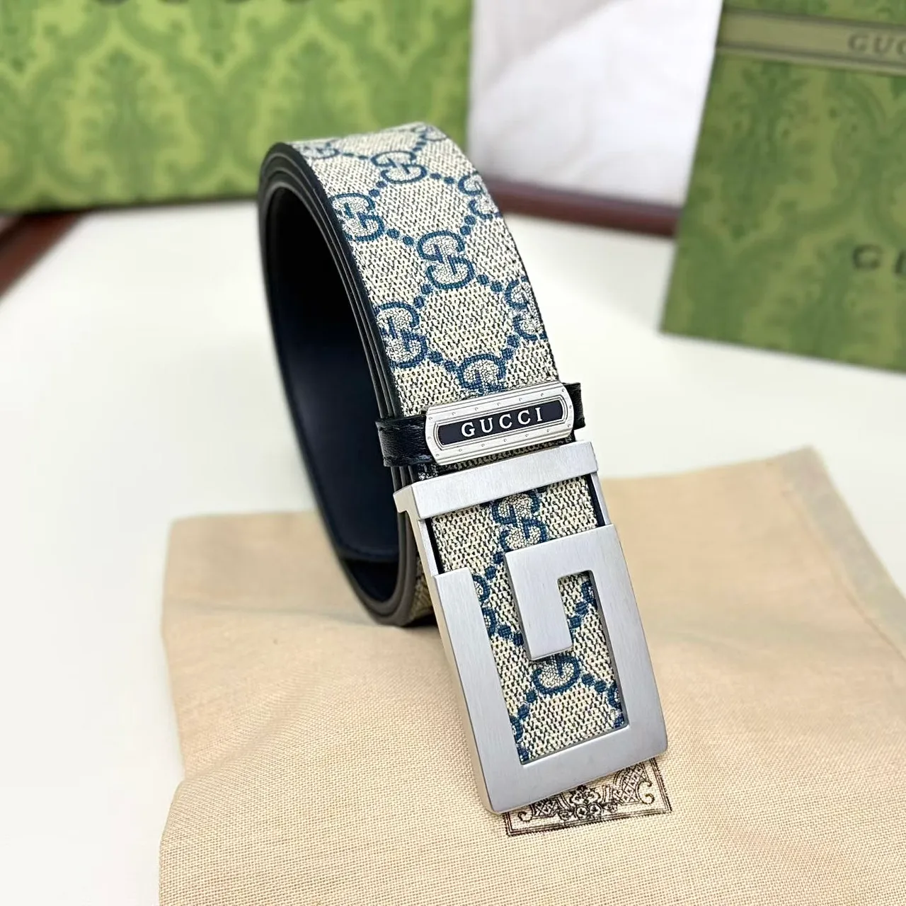 Gucci GG rectangular buckle belt in Beige · view 3