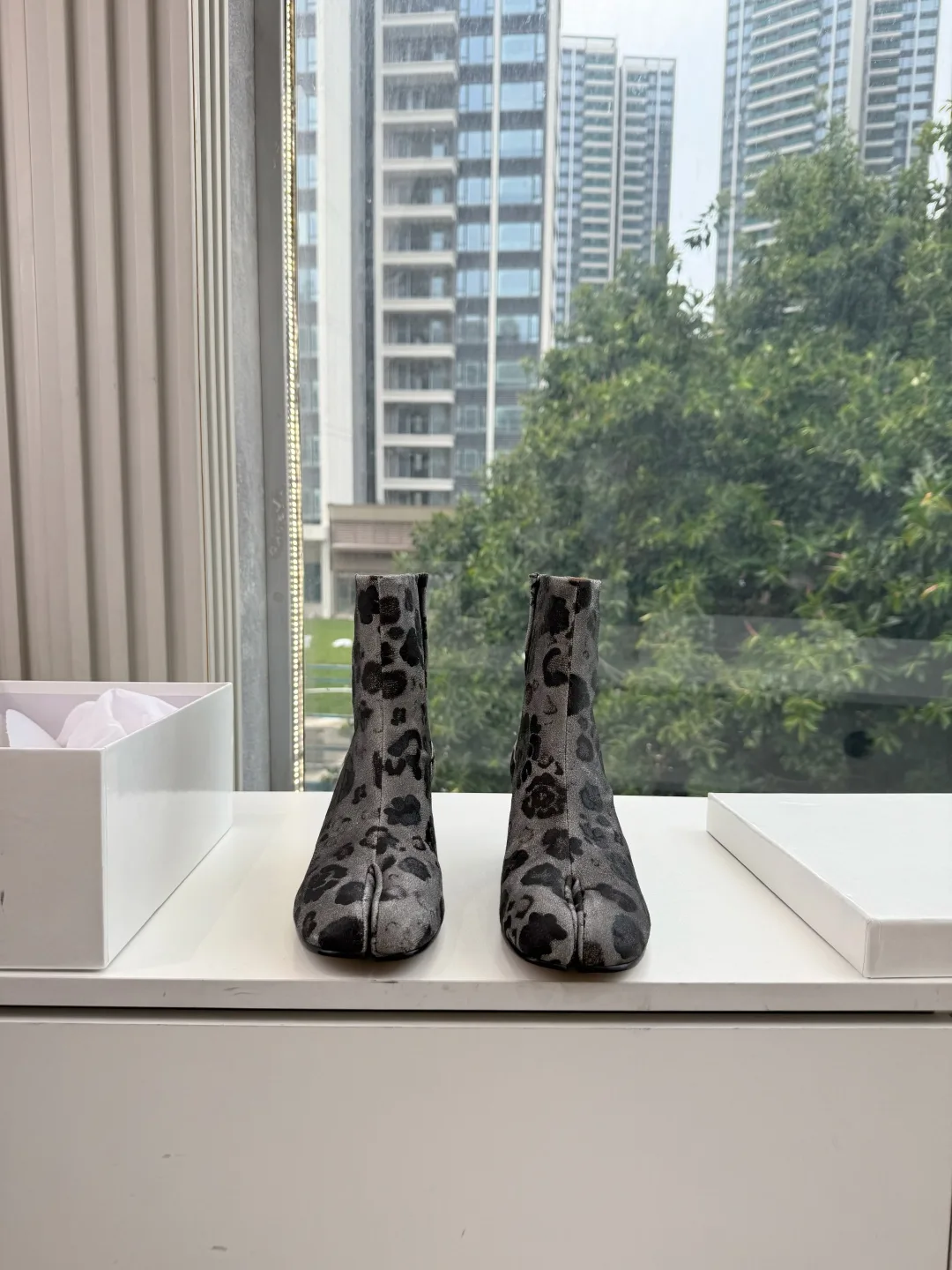 Maison Margiela Cowhide Matte Tabi Ankle Boots in Grey · view 1