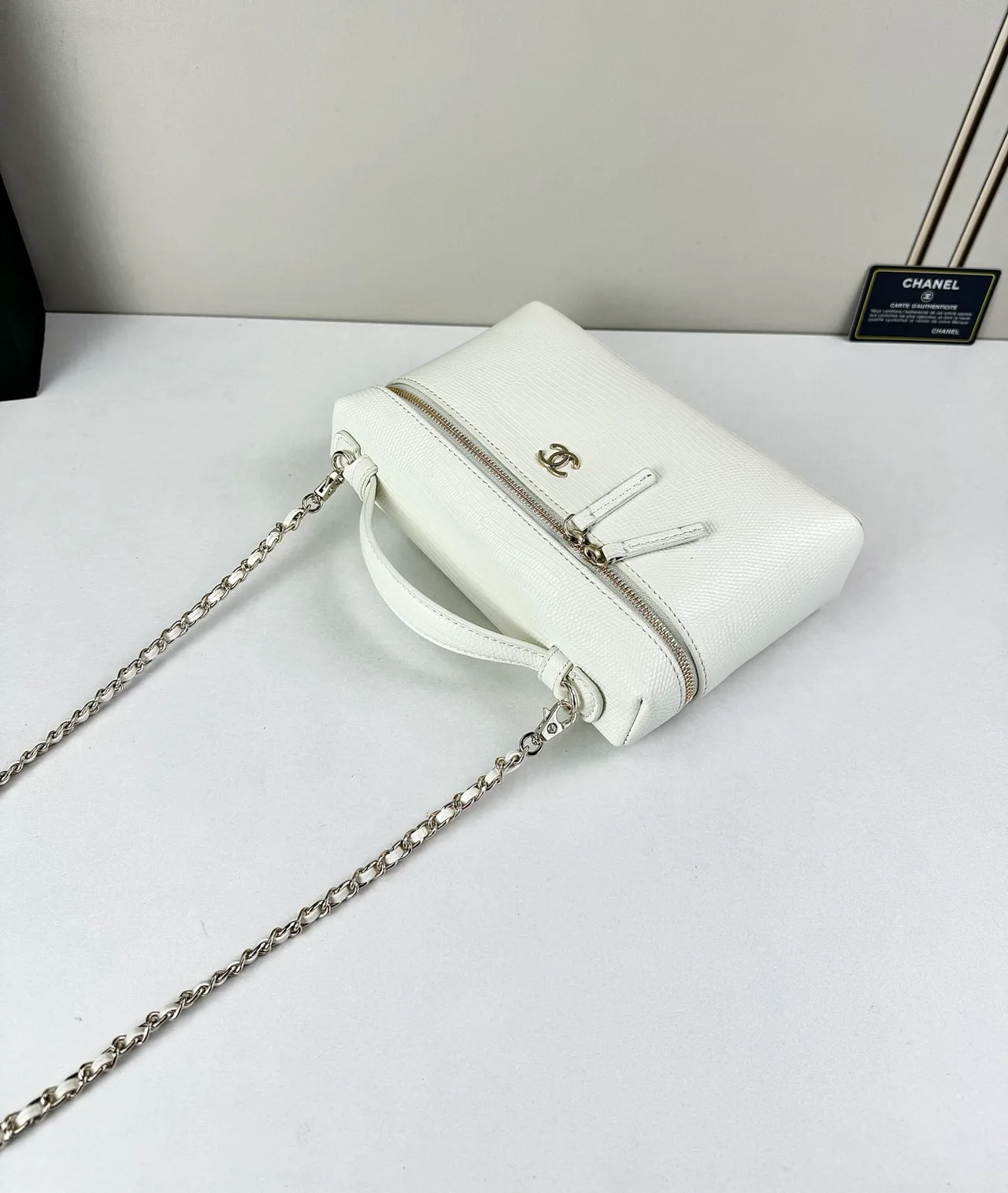 Chanel Cowhide Glossy Crossbody Bag in White · view 5