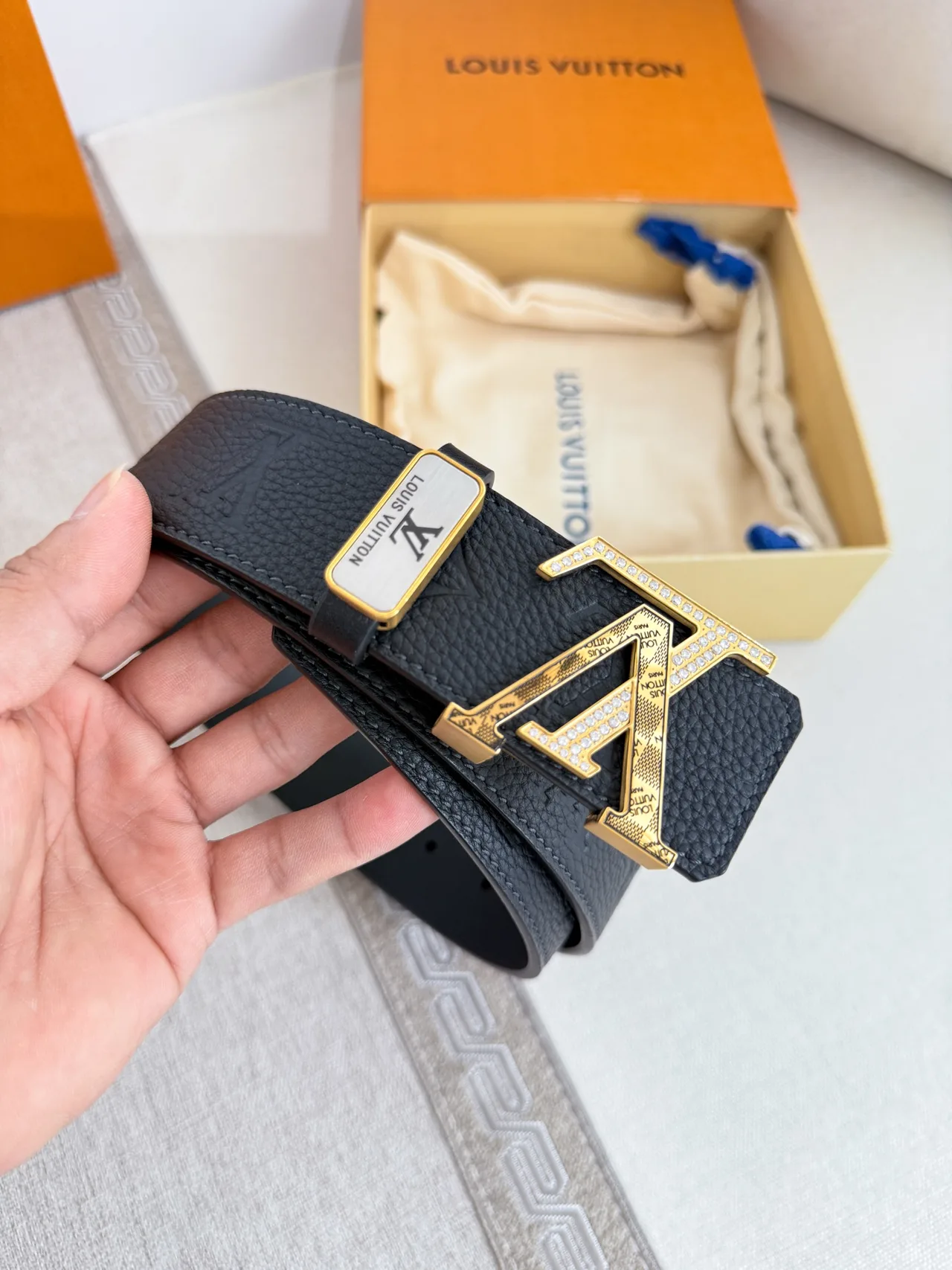Louis Vuitton Reversible LV buckle belt in Black · view 1