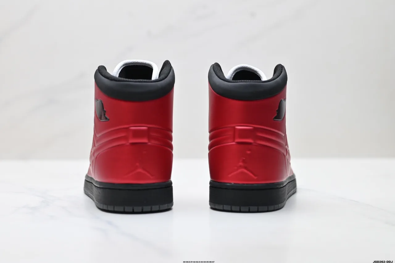 Nike Sneakers in Red · view 8