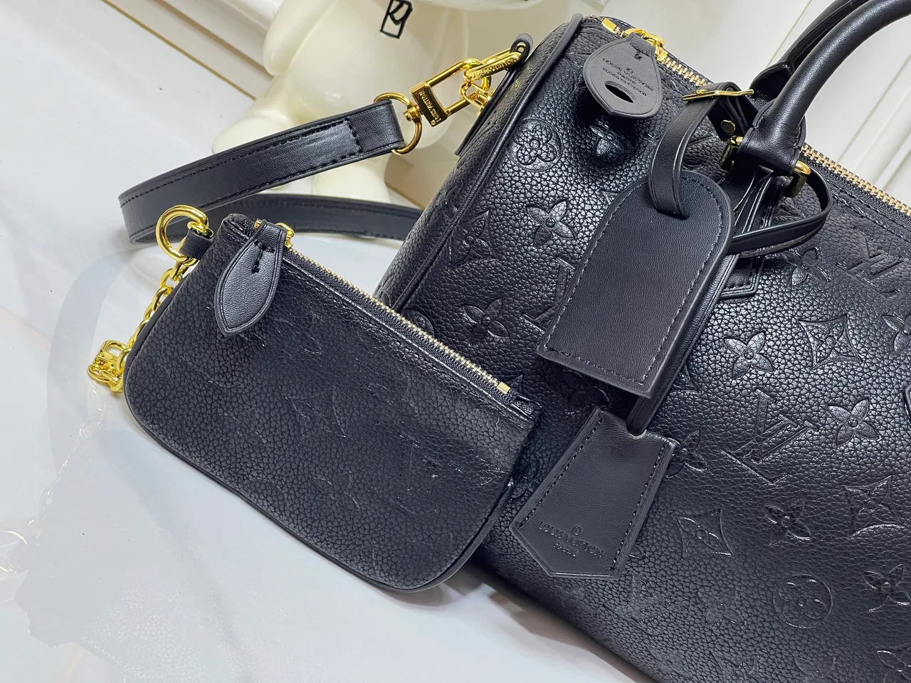 Louis Vuitton Speedy Cowhide Sheepskin Smooth Handbag in Black · view 4