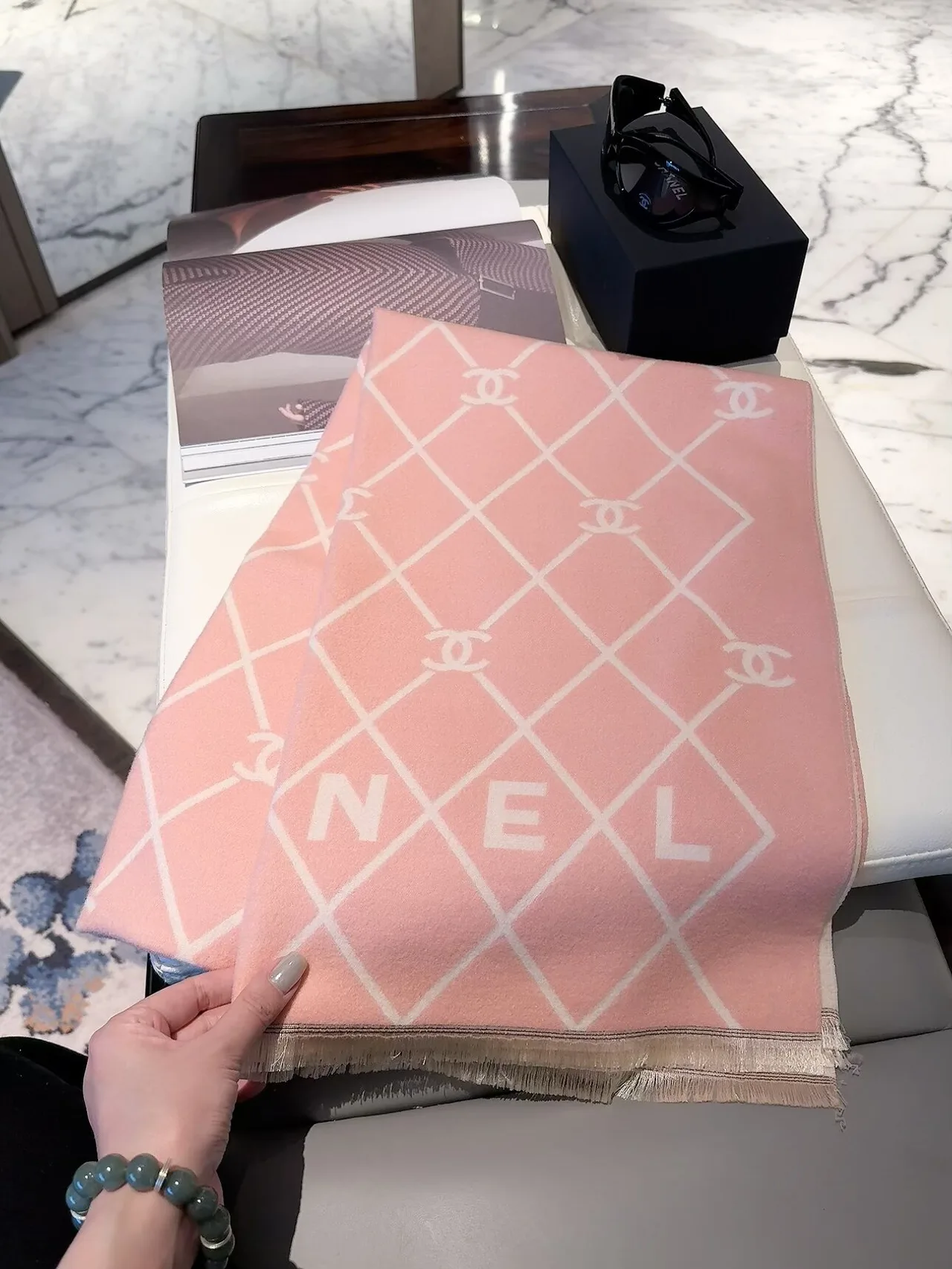 Chanel Lattice CC fringed scarf in Pink & Black · view 1