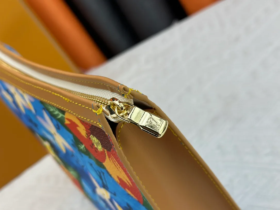 Louis Vuitton Canvas Smooth Handbag in Blue · view 7
