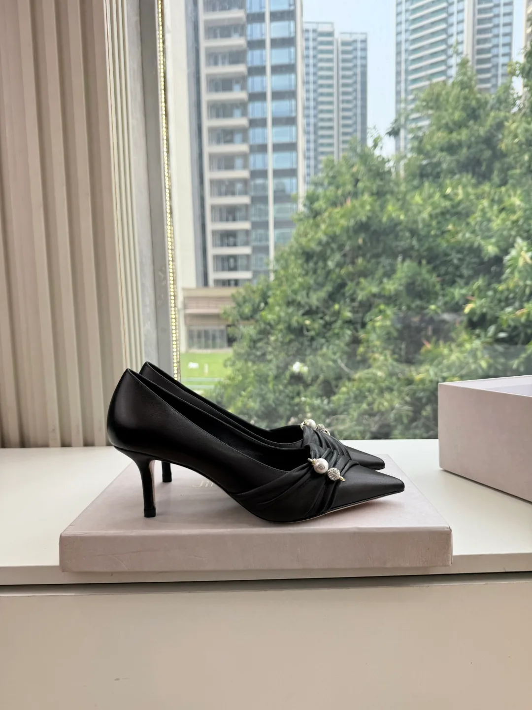 Jimmy Choo Smooth Pointed-Toe Bow Knotted Pointed Pumps in Black · view 6