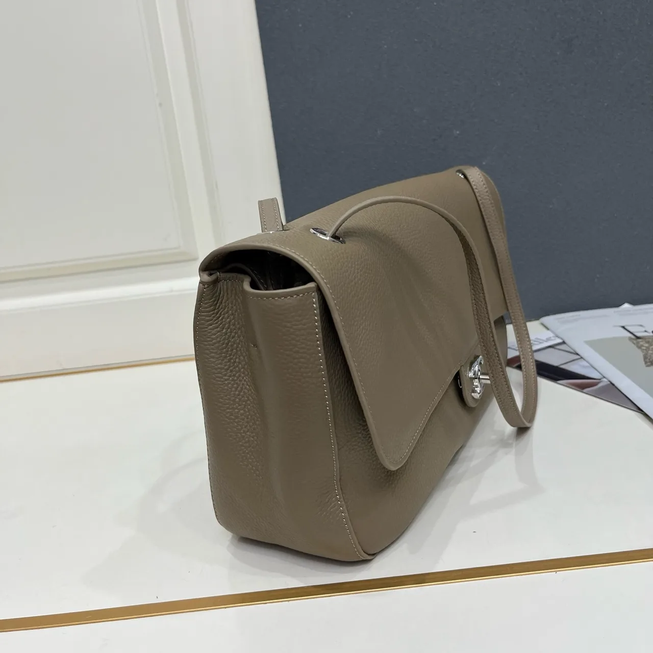 Chanel Smooth Clutch in Grey · view 3