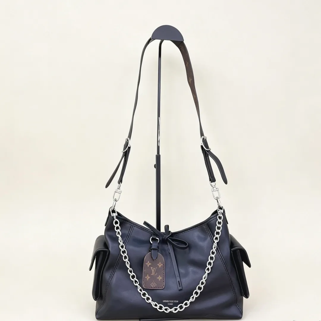 Louis Vuitton Chain hobo bag in Blue & Black & White · view 2