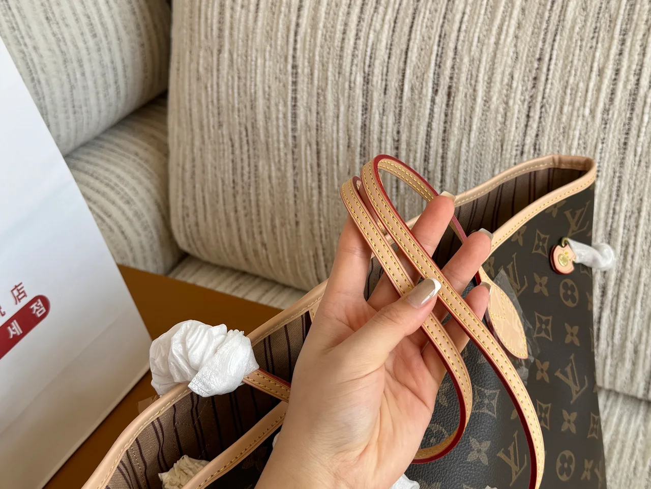 Louis Vuitton Neverfull Tote in Brown · view 6