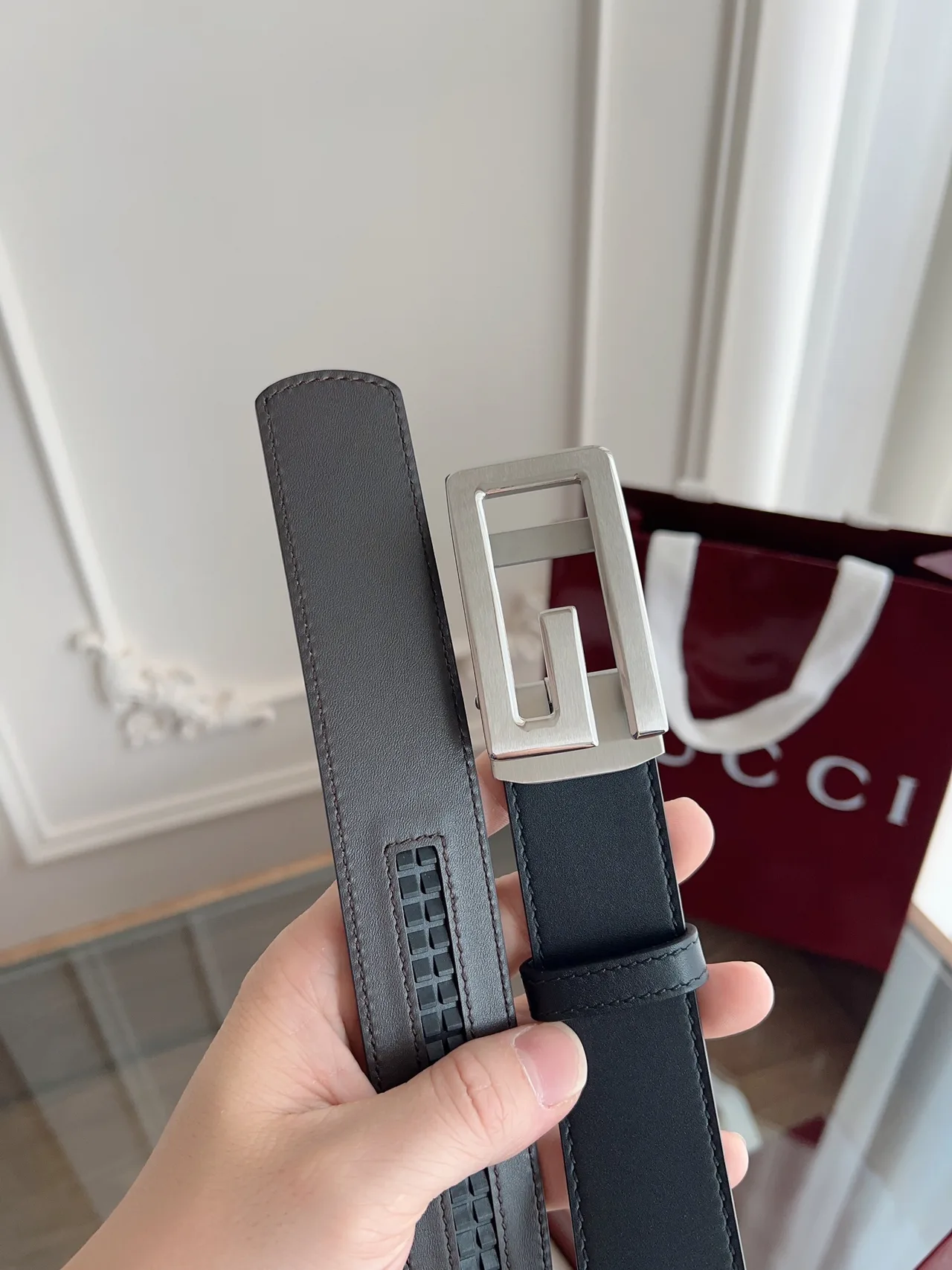 Gucci Cowhide Reversible Automatic Belt in Black · view 5