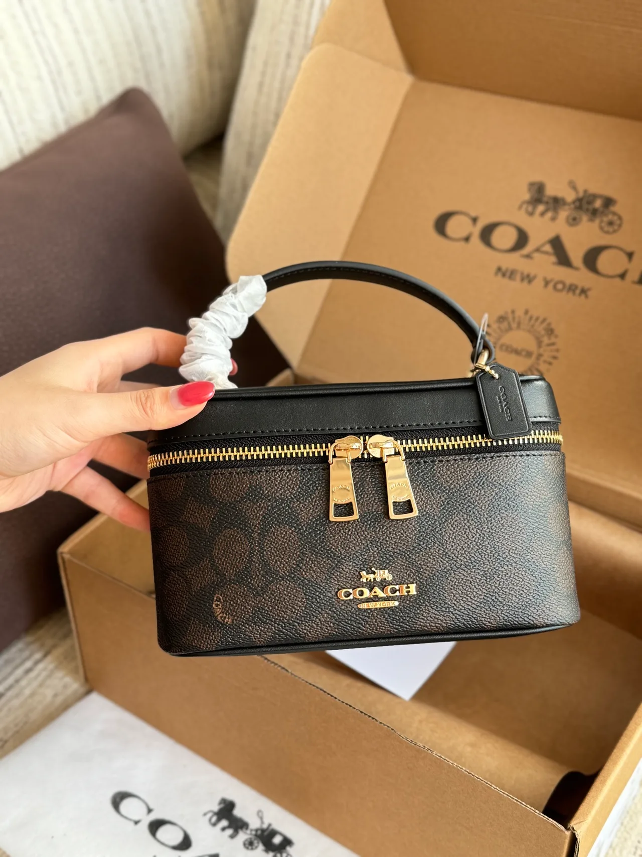 Coach Clutch in Black · view 4