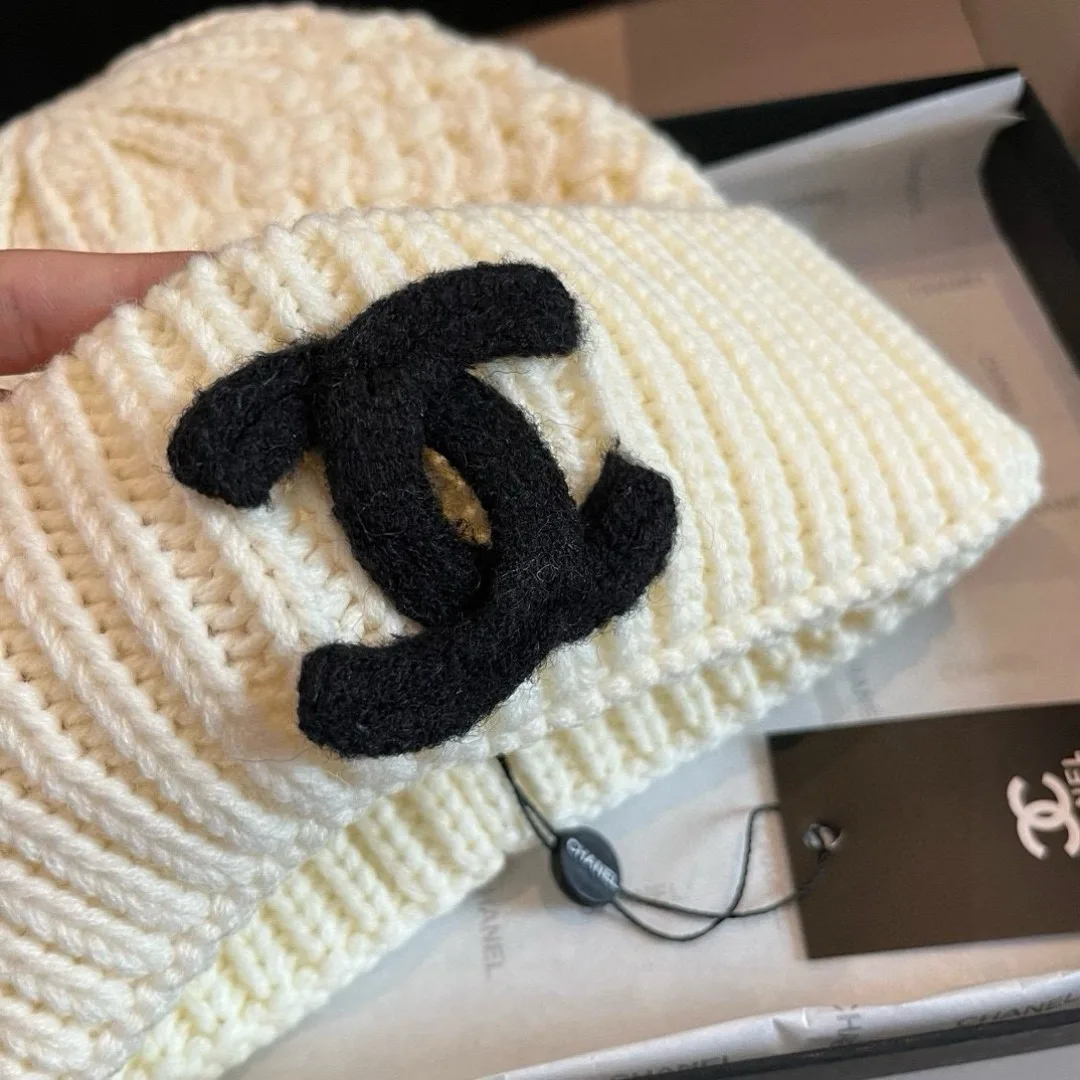 Chanel Beanie in Cream · view 6