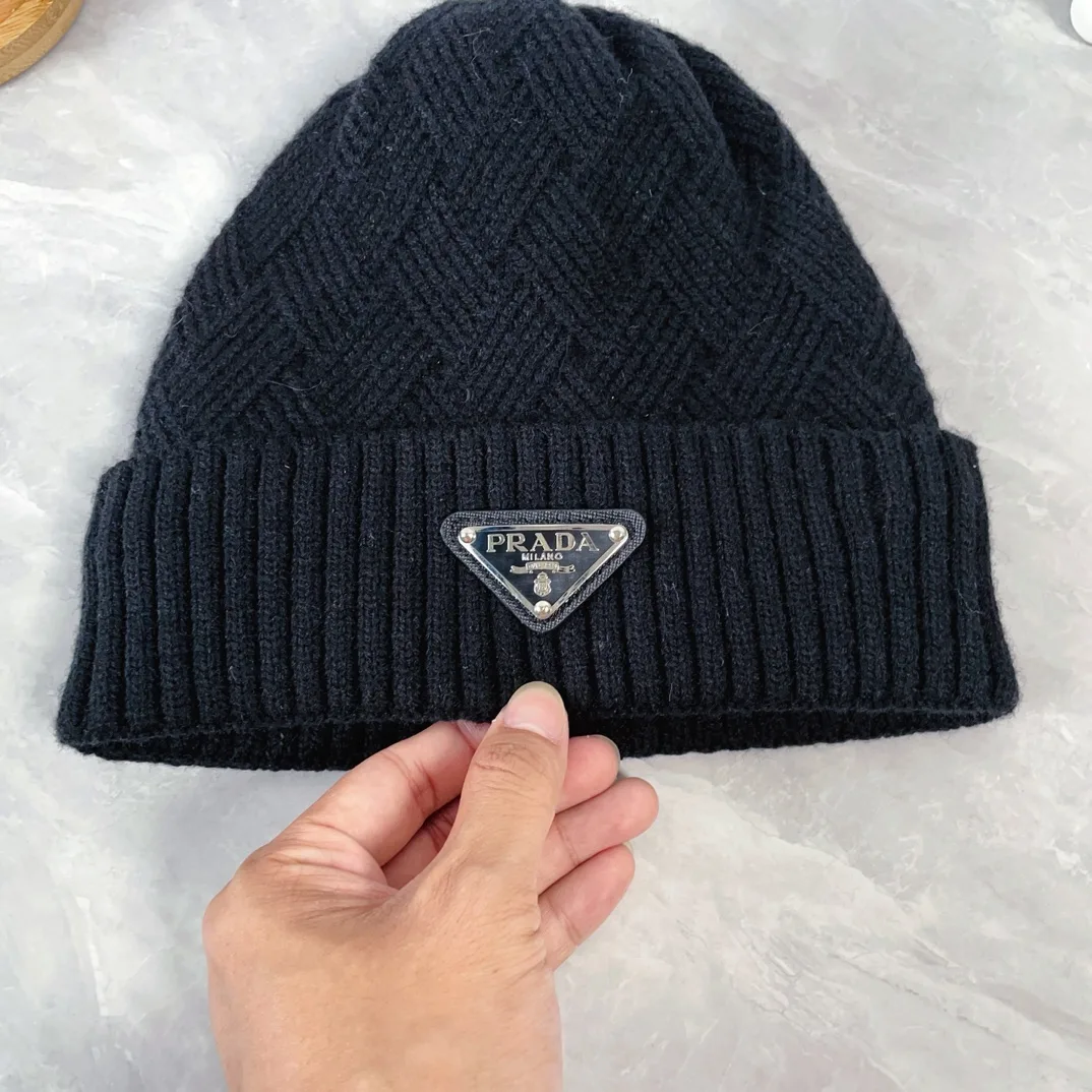 Prada Wool Hat and scarf knit set in Black · view 7