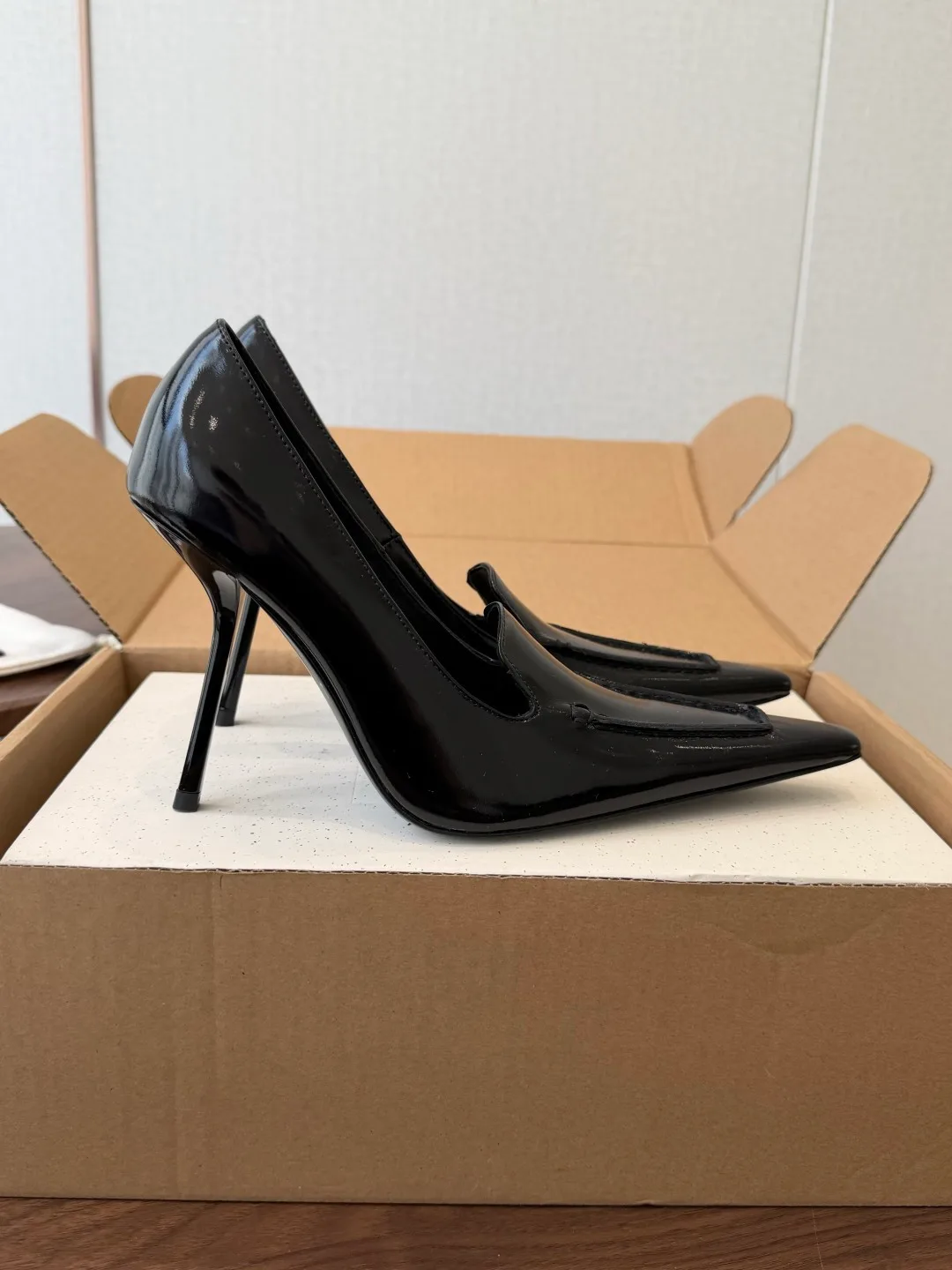 Saint Laurent Cowhide Glossy Pointed-Toe Pumps in Black · view 4