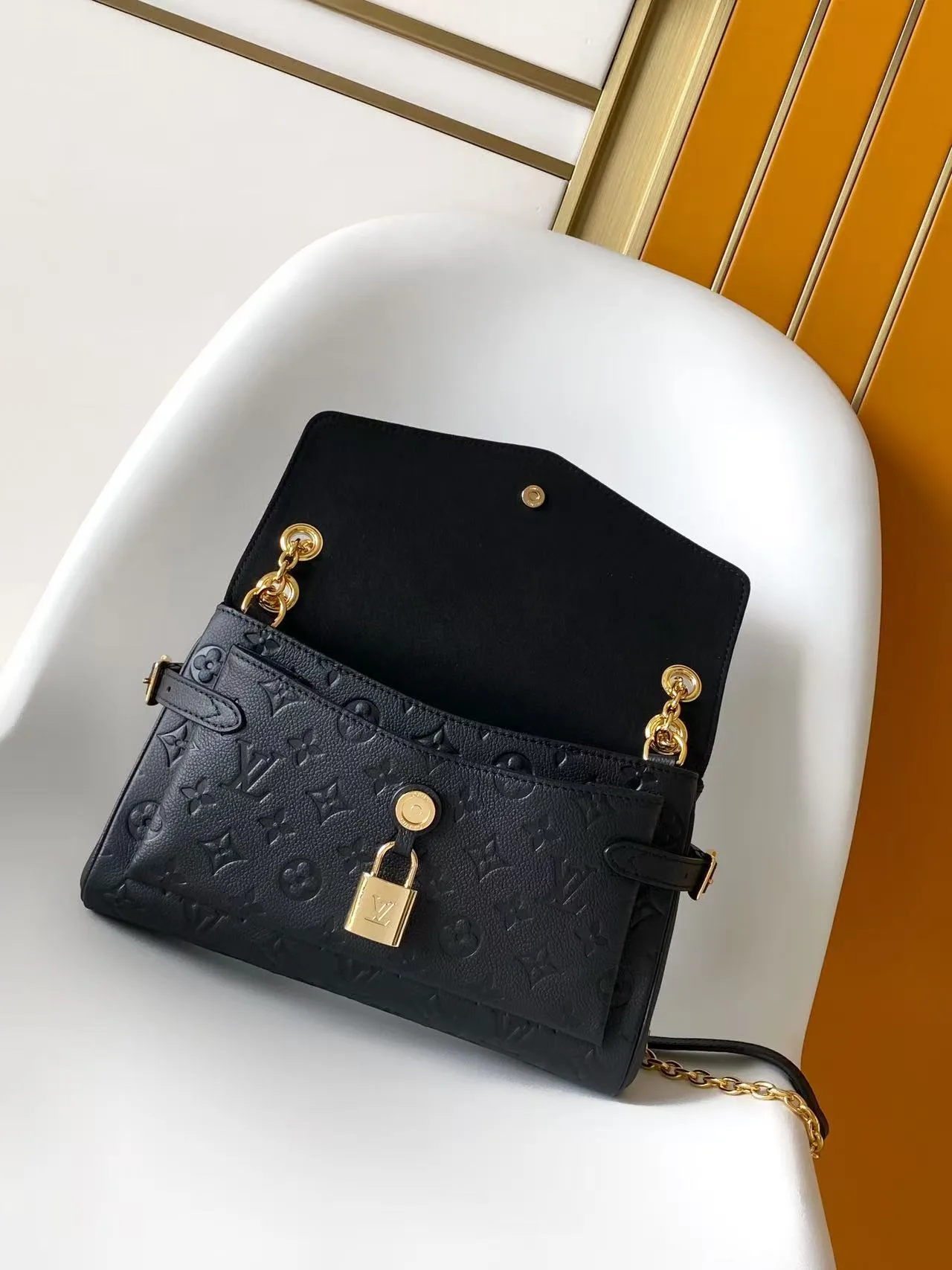 Louis Vuitton Cowhide Anytime Flap Shoulder Bag in Black · view 5
