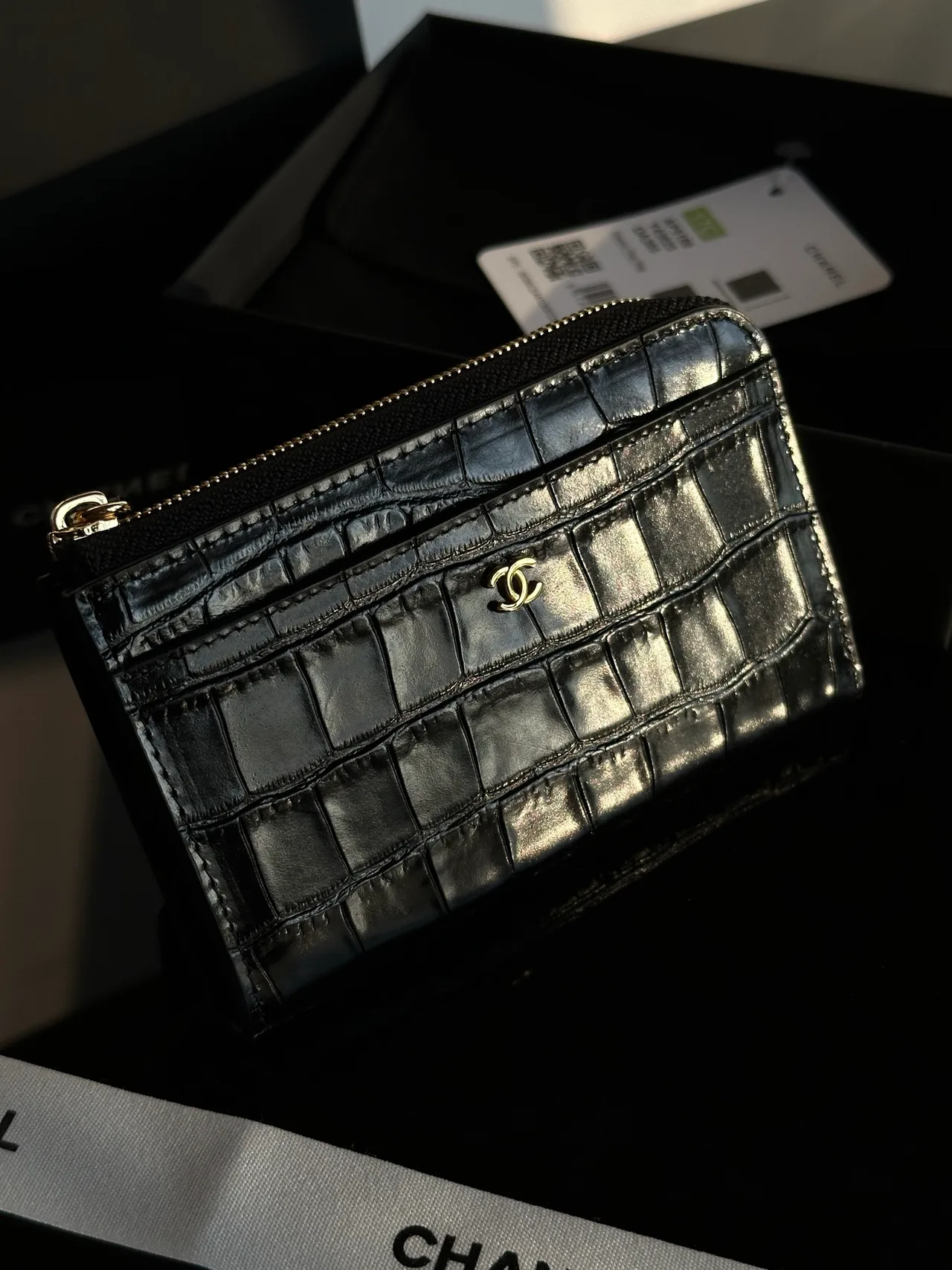 Chanel Glossy Wallet in Black · view 7