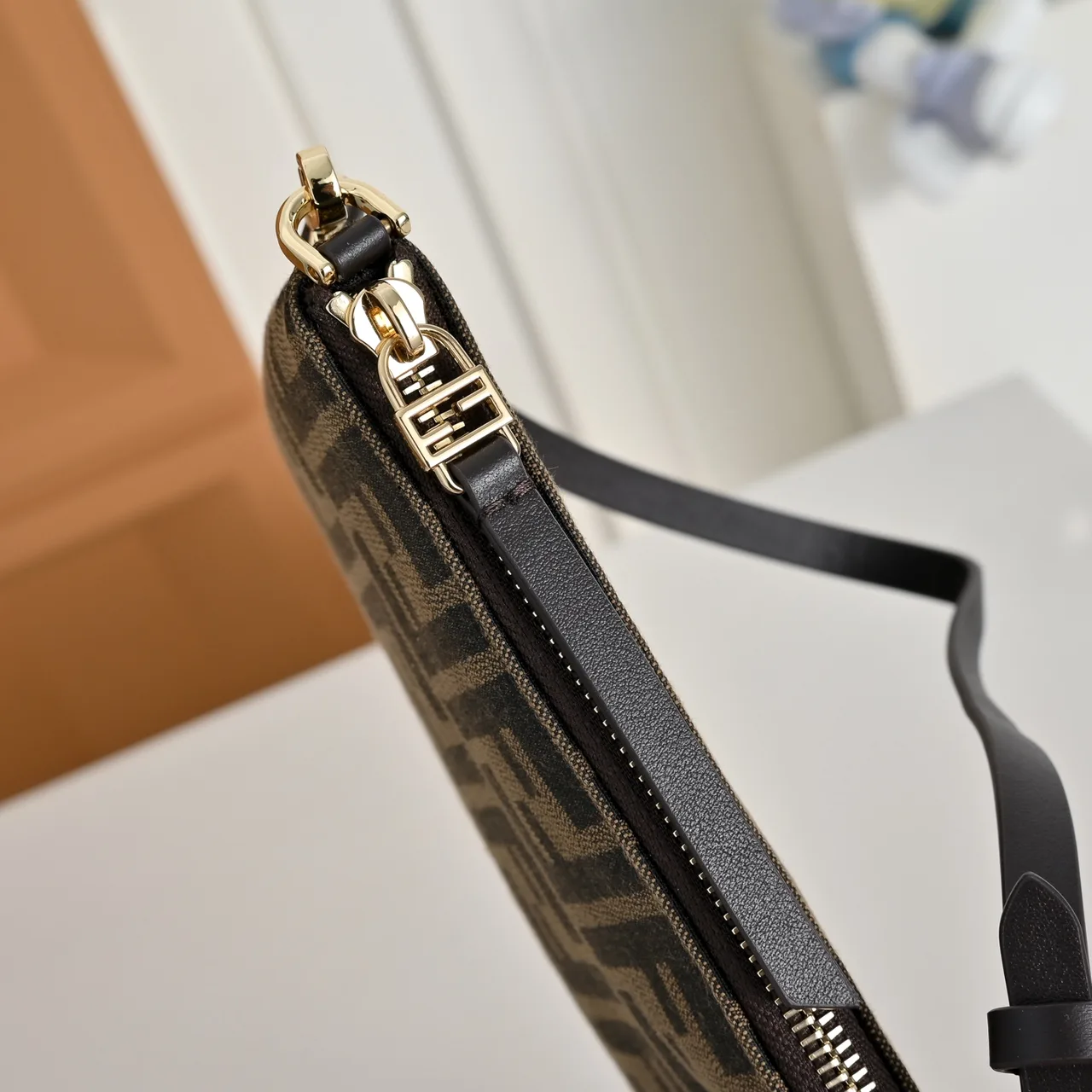 Fendi Baguette Clutch in Brown · view 5