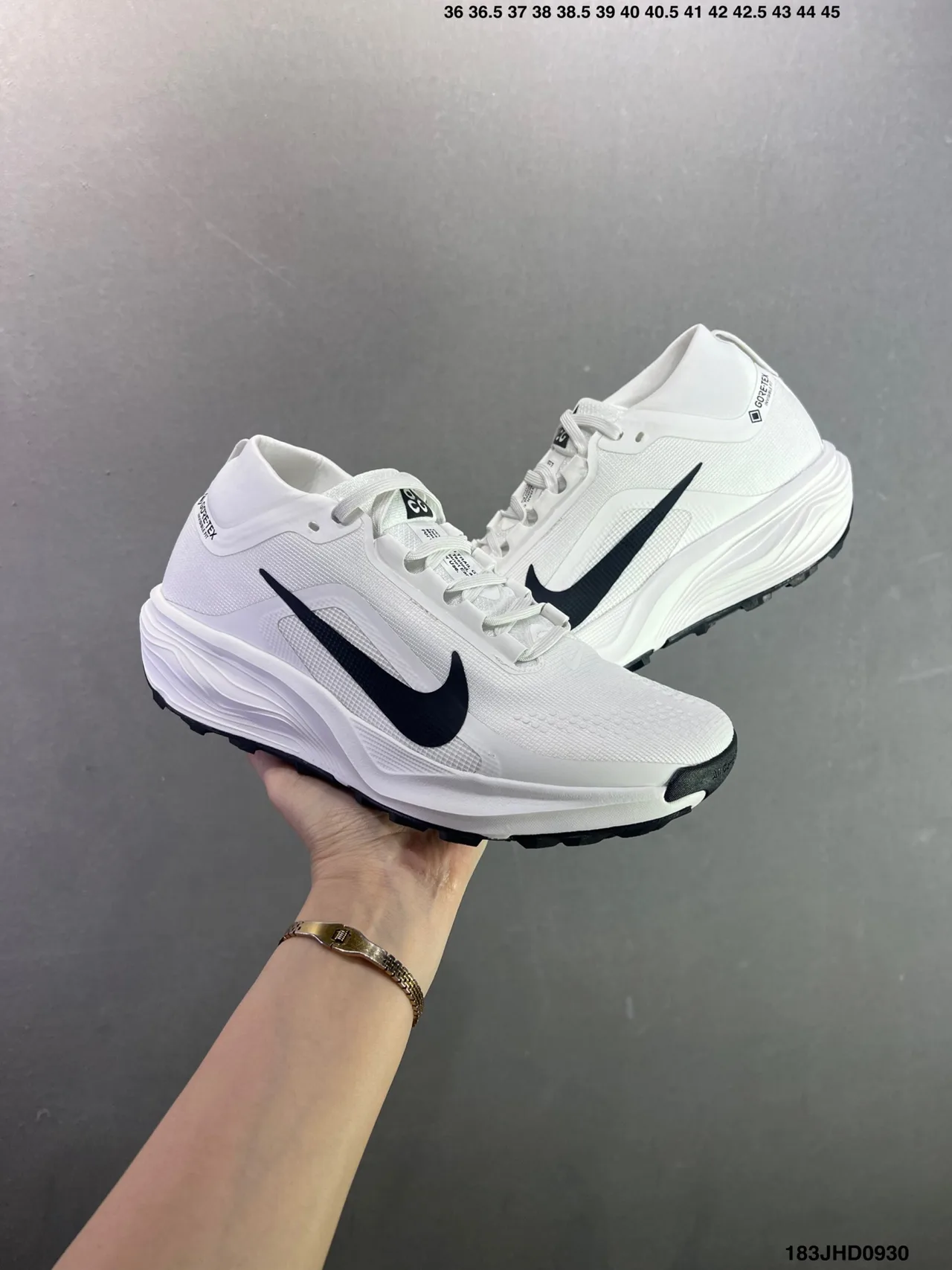 Nike ACG Low-Top Sneakers in White · view 5