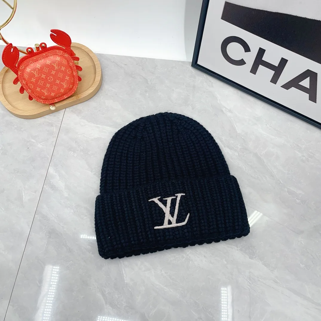 Louis Vuitton Wool Embroidered LV Ribbed Beanie in Black · view 7