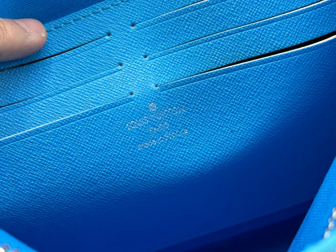 Louis Vuitton Canvas Clutch in Blue · view 8