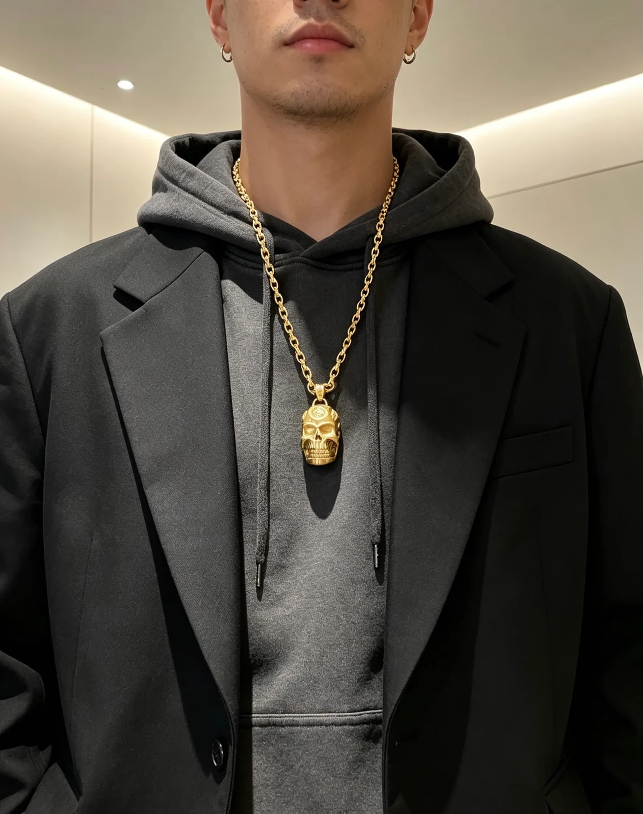 Gucci Glossy Skull Pendant Necklace in Gold · view 2