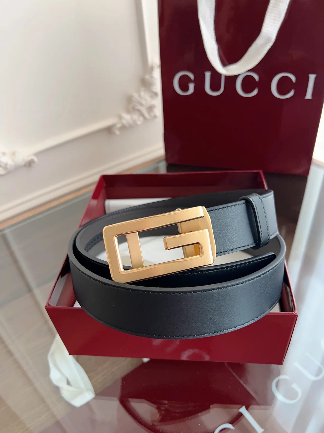Gucci Cowhide Glossy Automatic Belt in Black · view 1