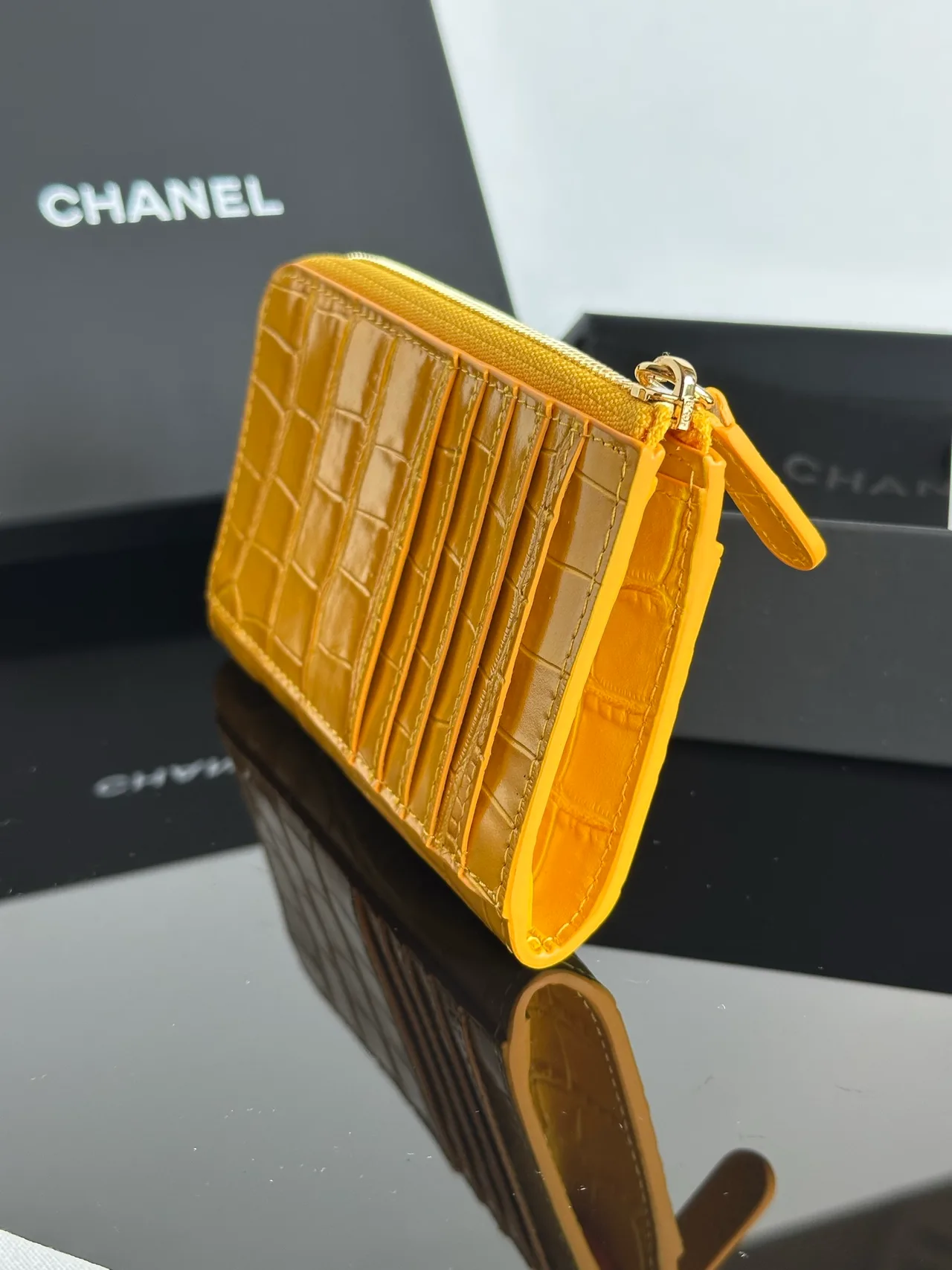 Chanel Glossy Wallet in Yellow · view 7