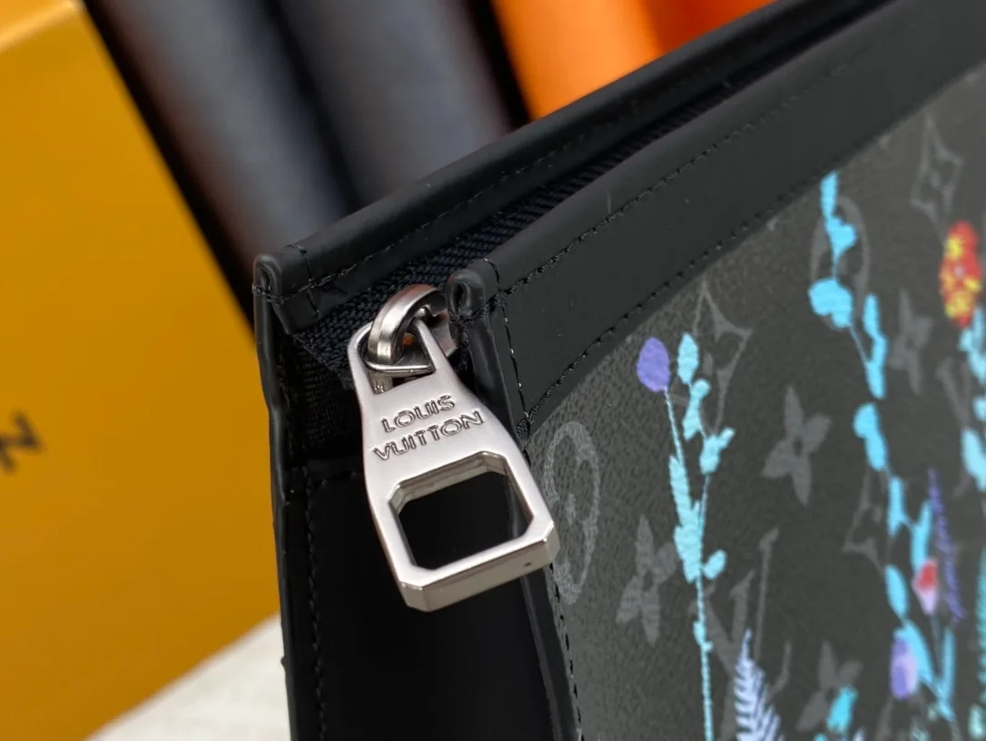 Louis Vuitton Canvas Smooth Clutch in Black · view 6