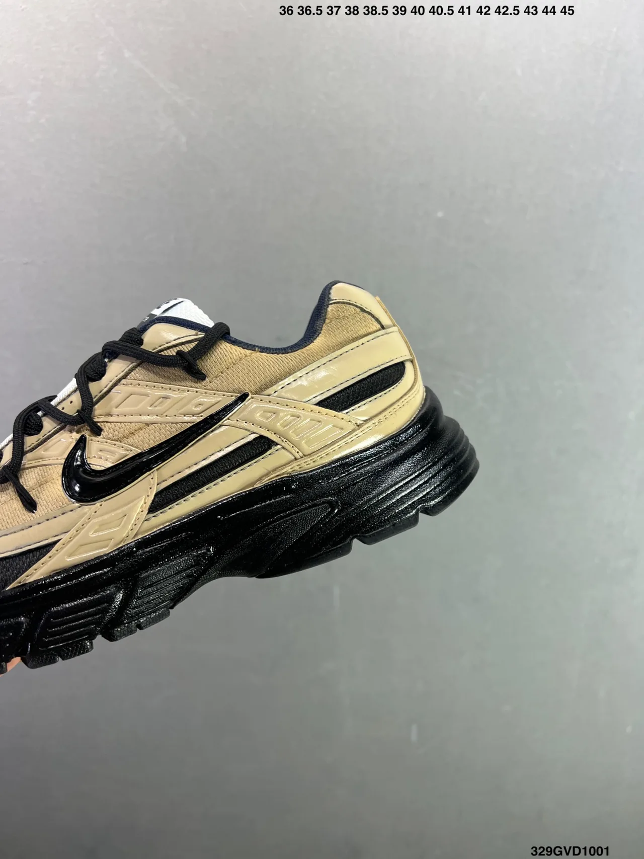 Nike Sneakers in Beige · view 4