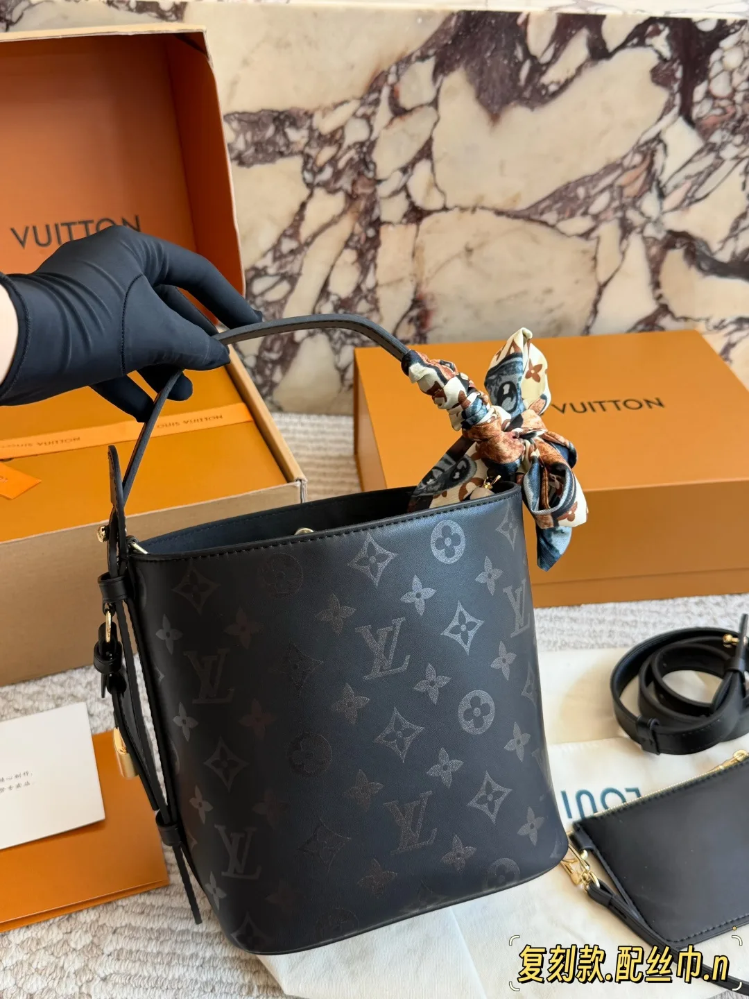 Louis Vuitton Monogram Glossy Bucket Bag in Black · view 6