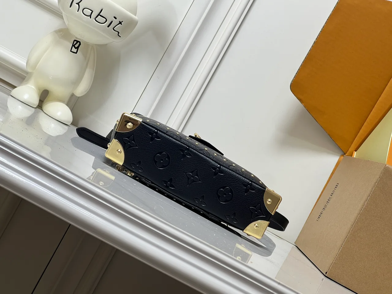 Louis Vuitton Canvas Crossbody Bag in Black · view 5