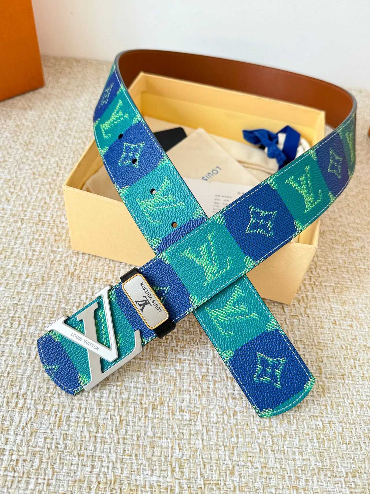 Louis Vuitton Patchwork monogram LV buckle belt in Blue & Brown · view 6