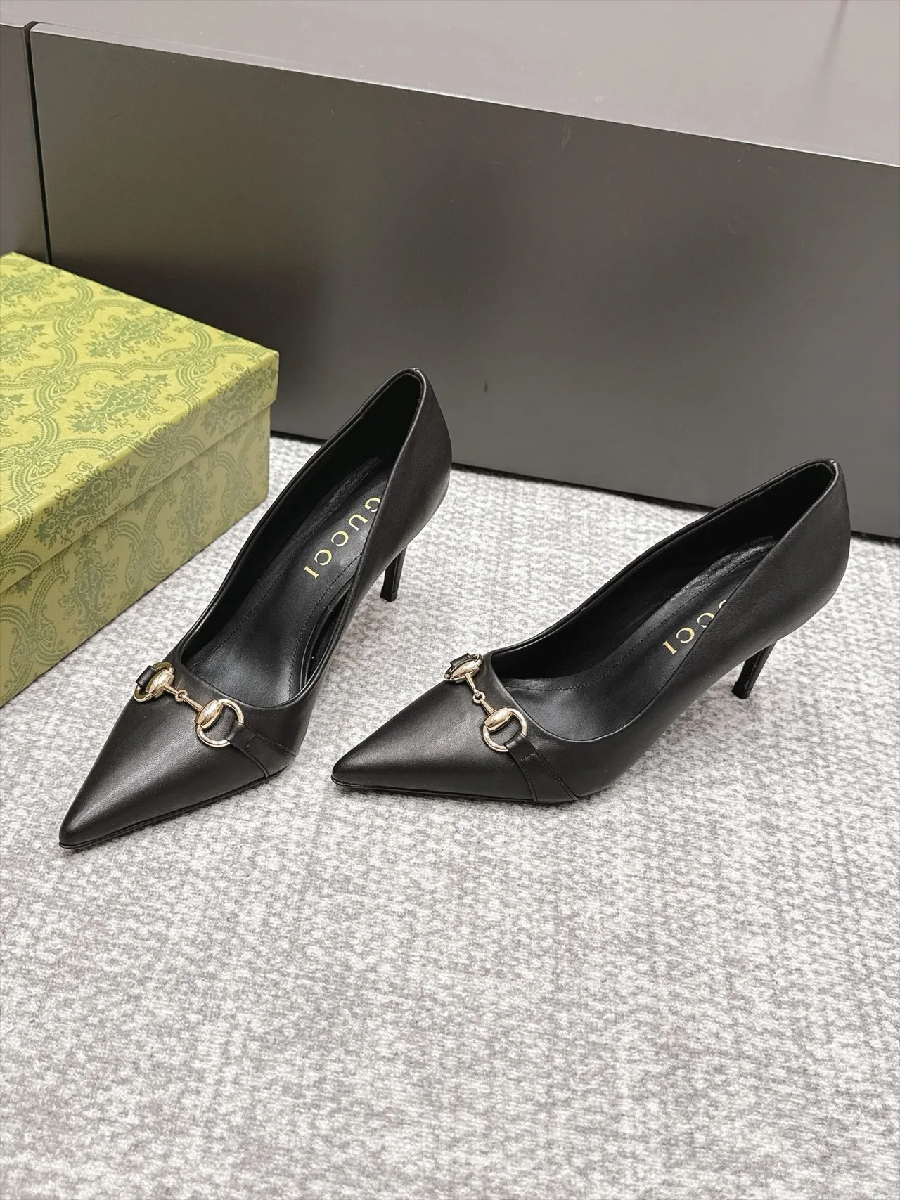 Gucci Sheepskin Horsebit Heel Pumps in Black · view 2