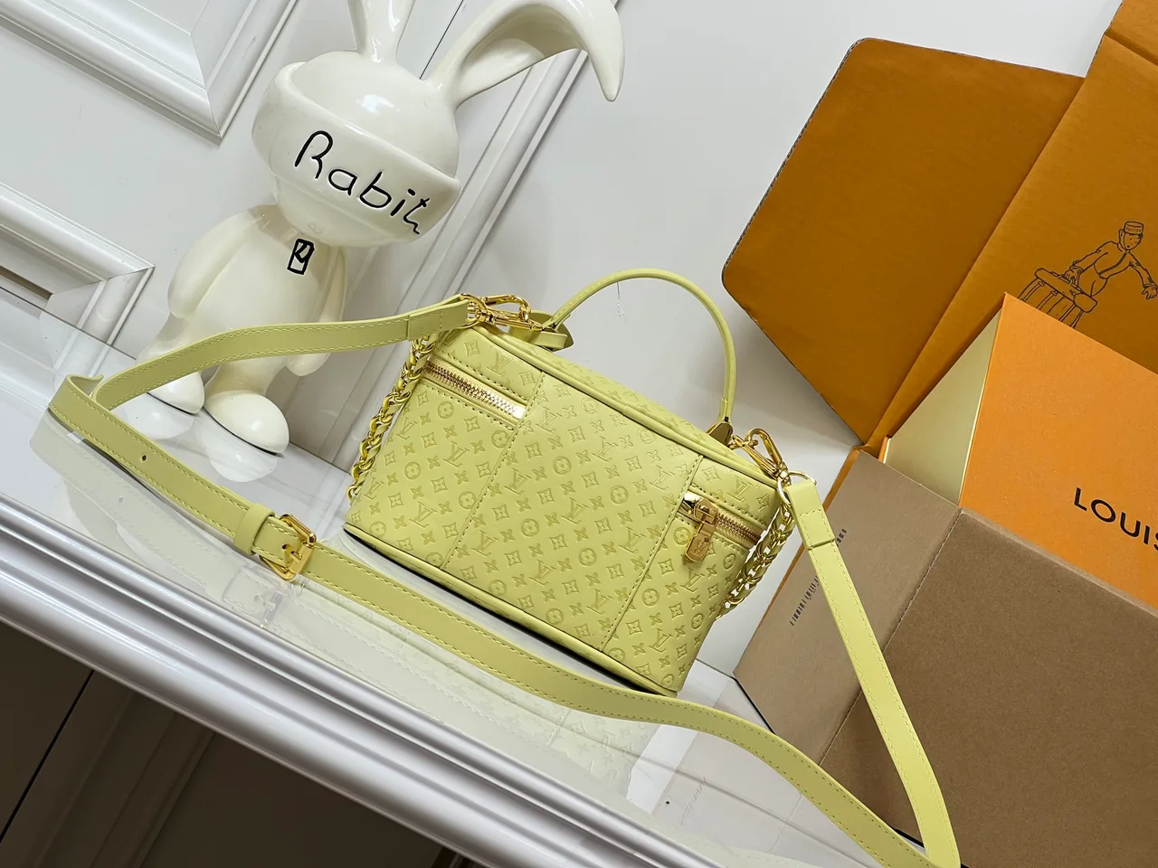 Louis Vuitton Canvas Handbag in Yellow · view 4
