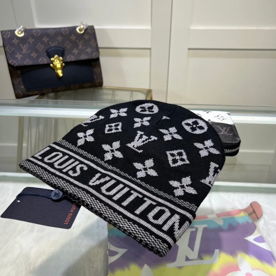 Louis Vuitton Monogram knit beanie in Black / Brown · view 4