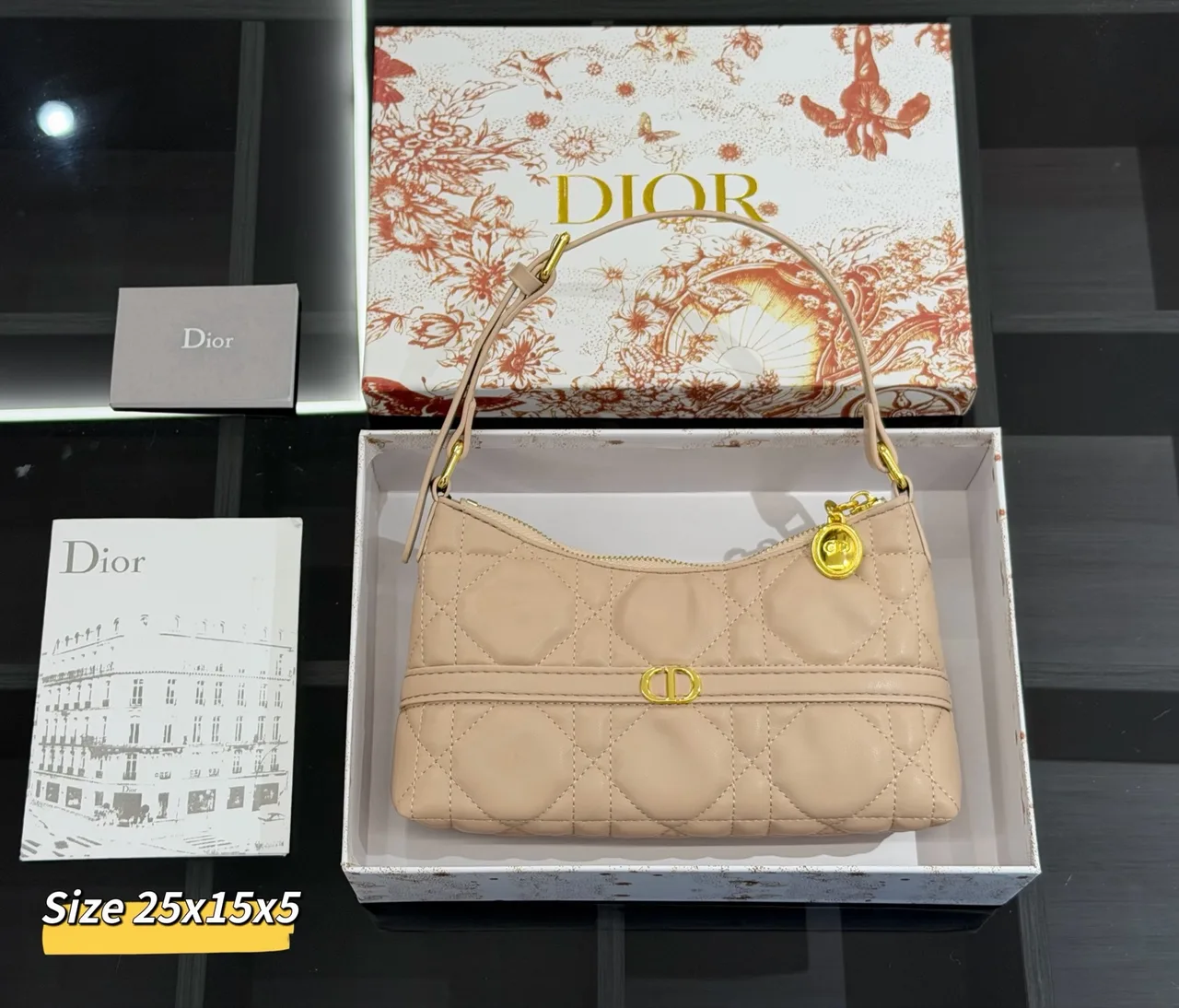 Dior Chain shoulder bag in White / Pink / Beige / Burgundy / Black / Grey / Blue · view 3