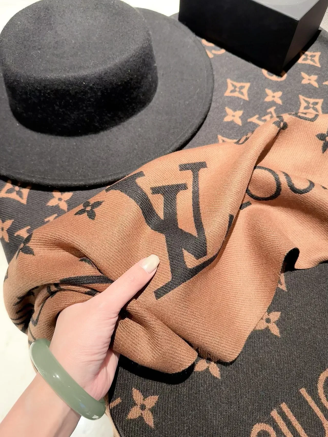Louis Vuitton Reversible monogram fringed scarf in Beige & Brown · view 8