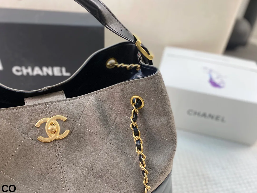 Chanel Cowhide Suede Shoulder Bag in Grey · view 4