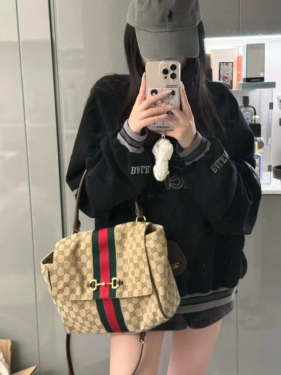 Gucci Top-Handle Bag in Beige · view 3