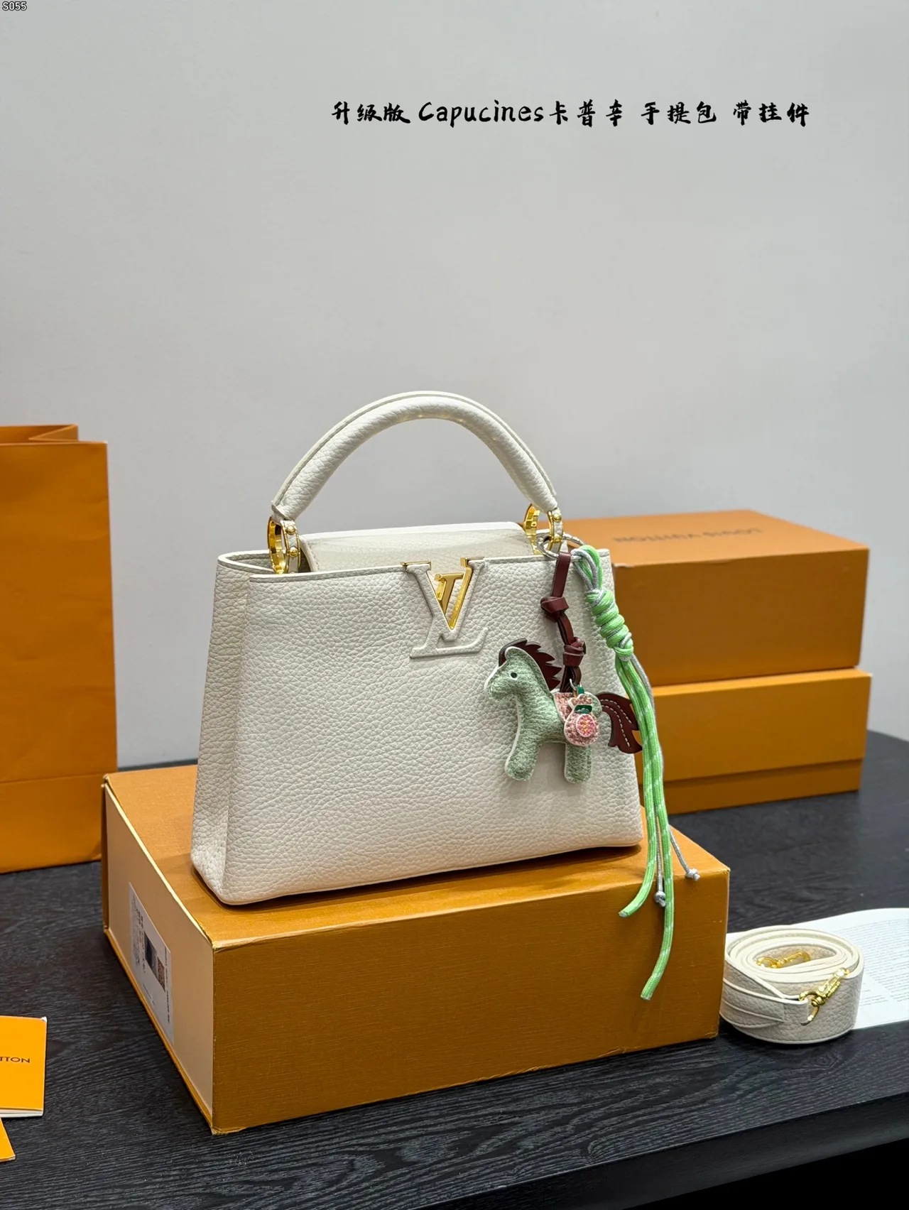 Louis Vuitton Top-Handle Bag in Grey / Red / White / Black · view 3