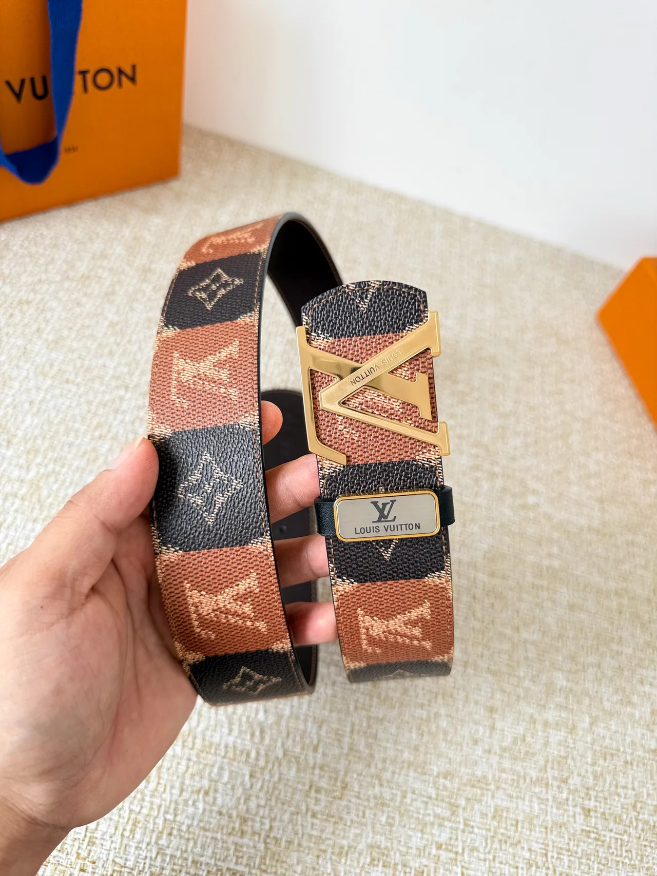 Louis Vuitton Patchwork monogram LV buckle belt in Blue & Brown · view 4