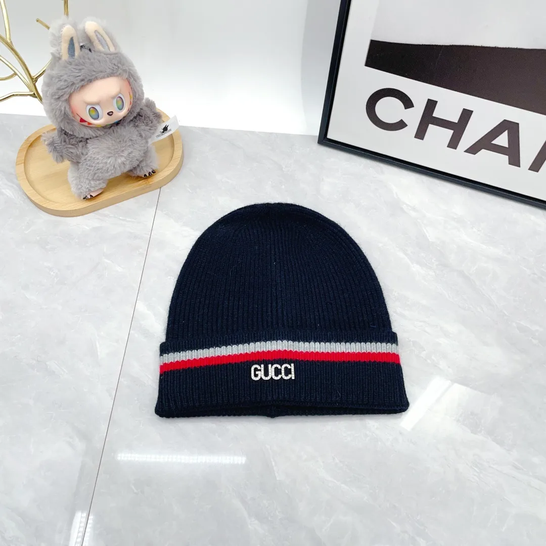 Gucci Wool Ribbed Striped Hat Scarf and Gloves Set in Blue · view 5