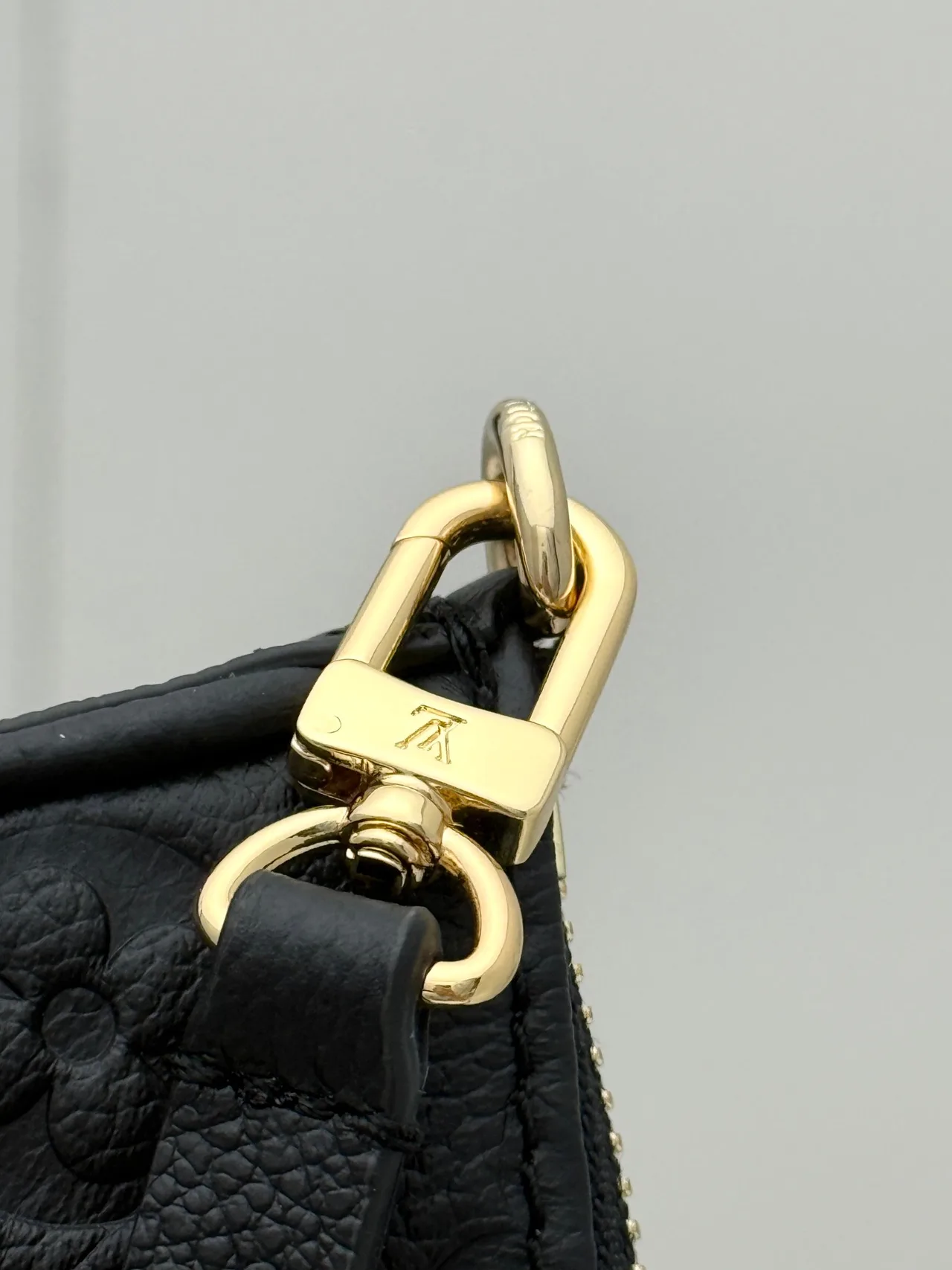 Louis Vuitton Leather Hobo Bag in Black · view 8