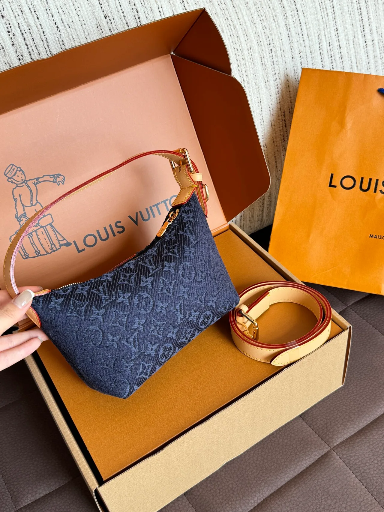 Louis Vuitton Hobo Bag in Blue · view 3