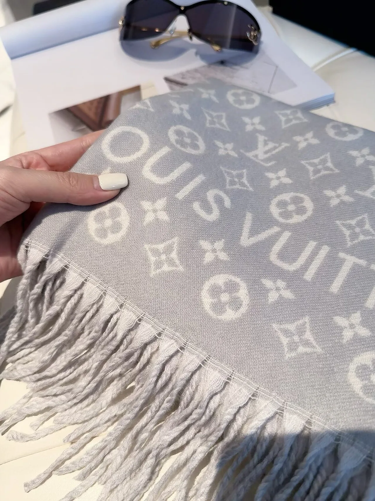 Louis Vuitton Reversible monogram fringed scarf in Grey & Brown · view 7