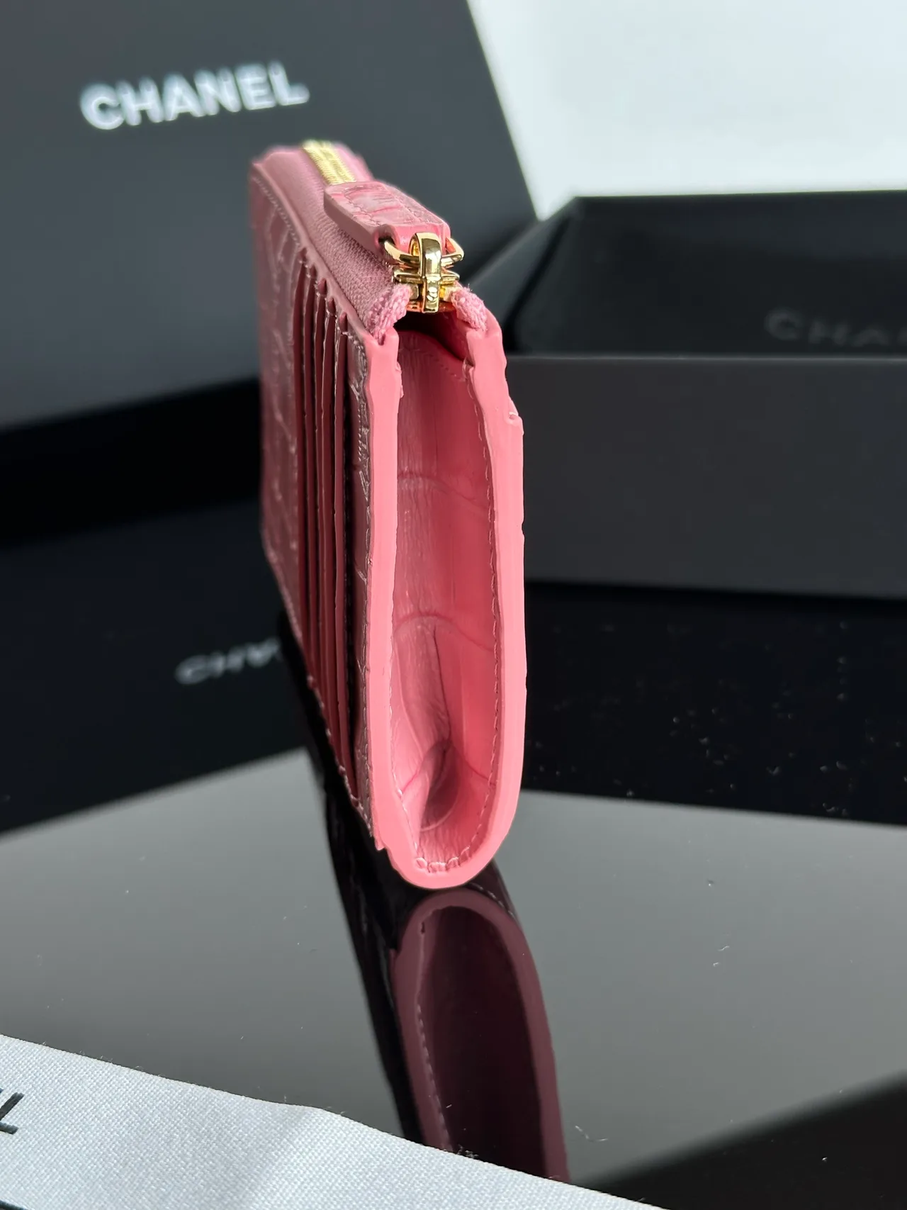 Chanel Glossy Wallet in Pink · view 7
