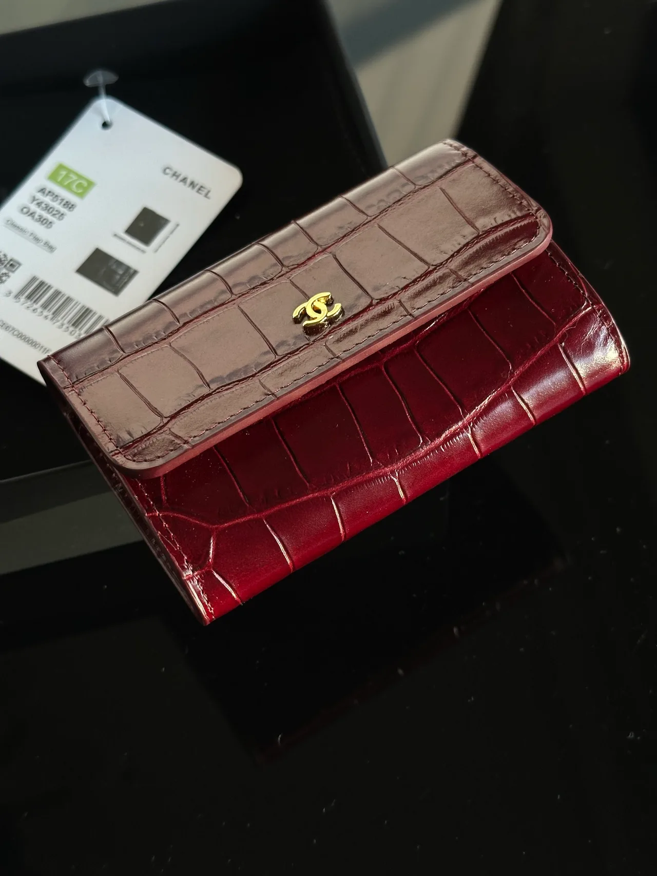 Chanel Glossy Wallet in Burgundy · view 6