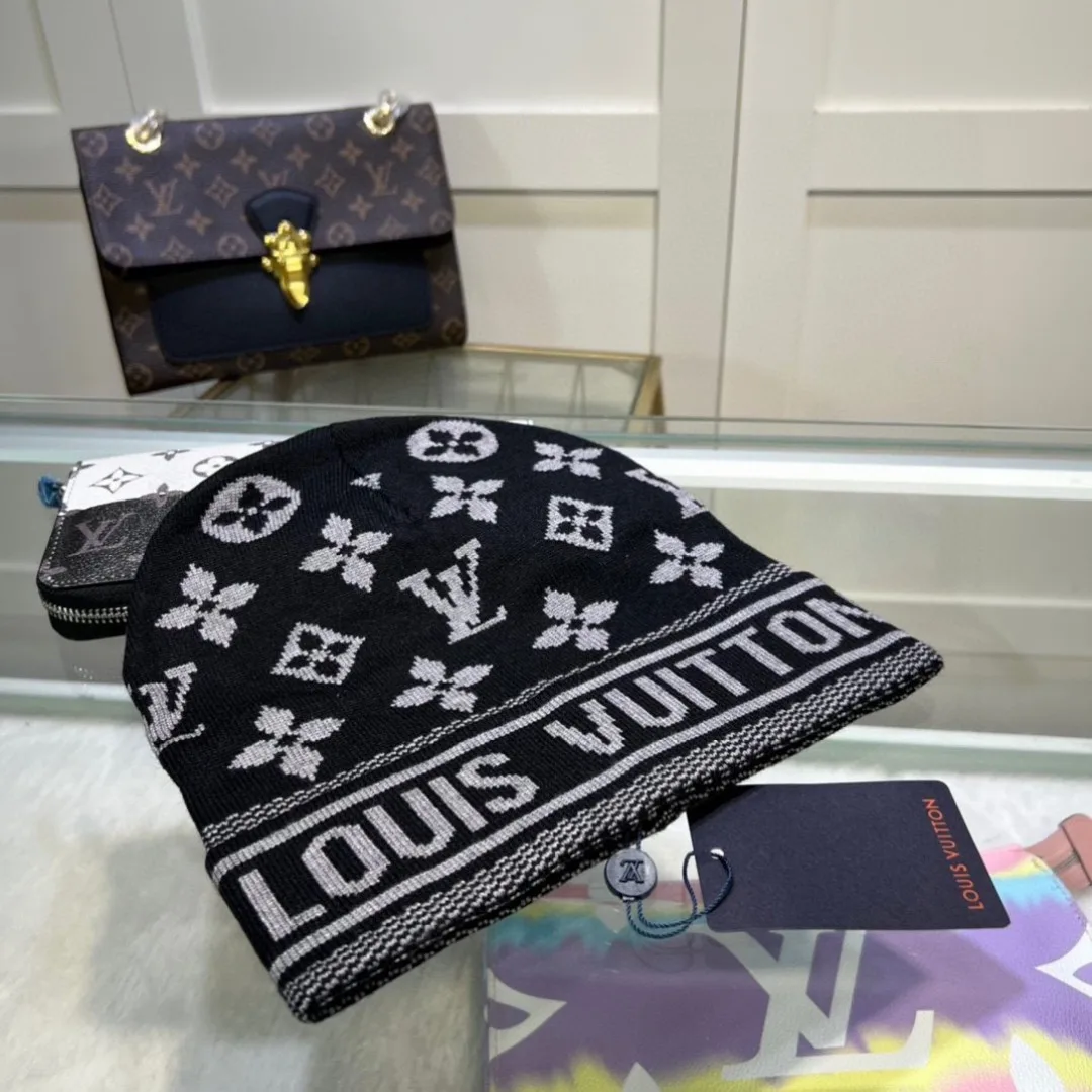 Louis Vuitton Monogram knit beanie in Black / Brown · view 3